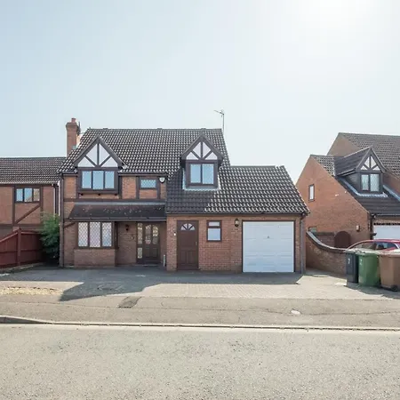 Cb Stays -5 Bedroom House In Foxdale Peterborough Exterior photo