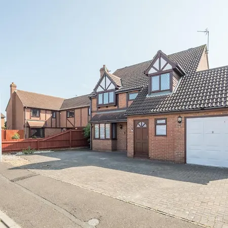 Cb Stays -5 Bedroom House In Foxdale Peterborough Exterior photo