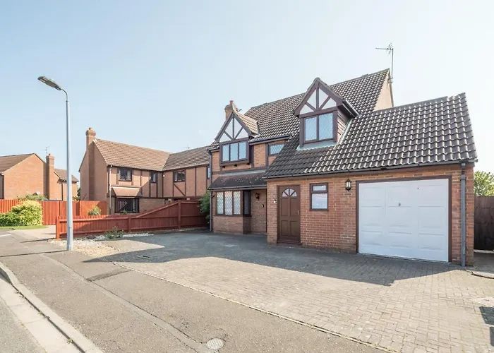 Cb Stays -5 Bedroom House In Foxdale Peterborough