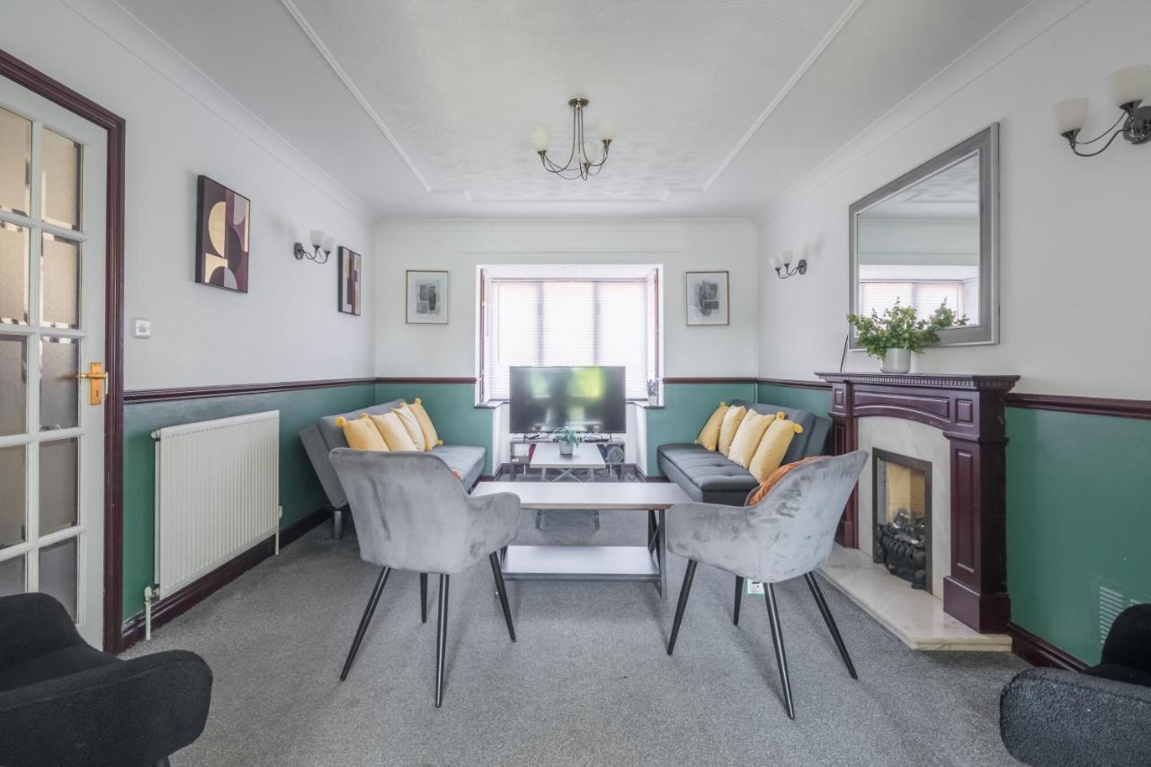 Appartement Cb -5 Bedroom House In Foxdale Peterborough