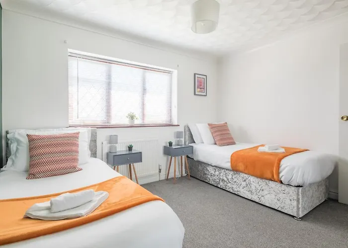 Cb Stays -5 Bedroom House In Foxdale Peterborough